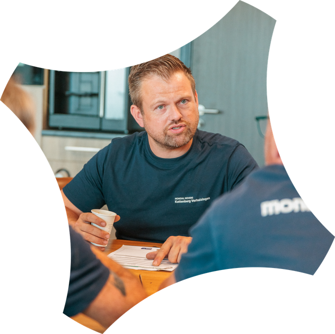 Facilitair medewerker van Kattenberg aan het werk